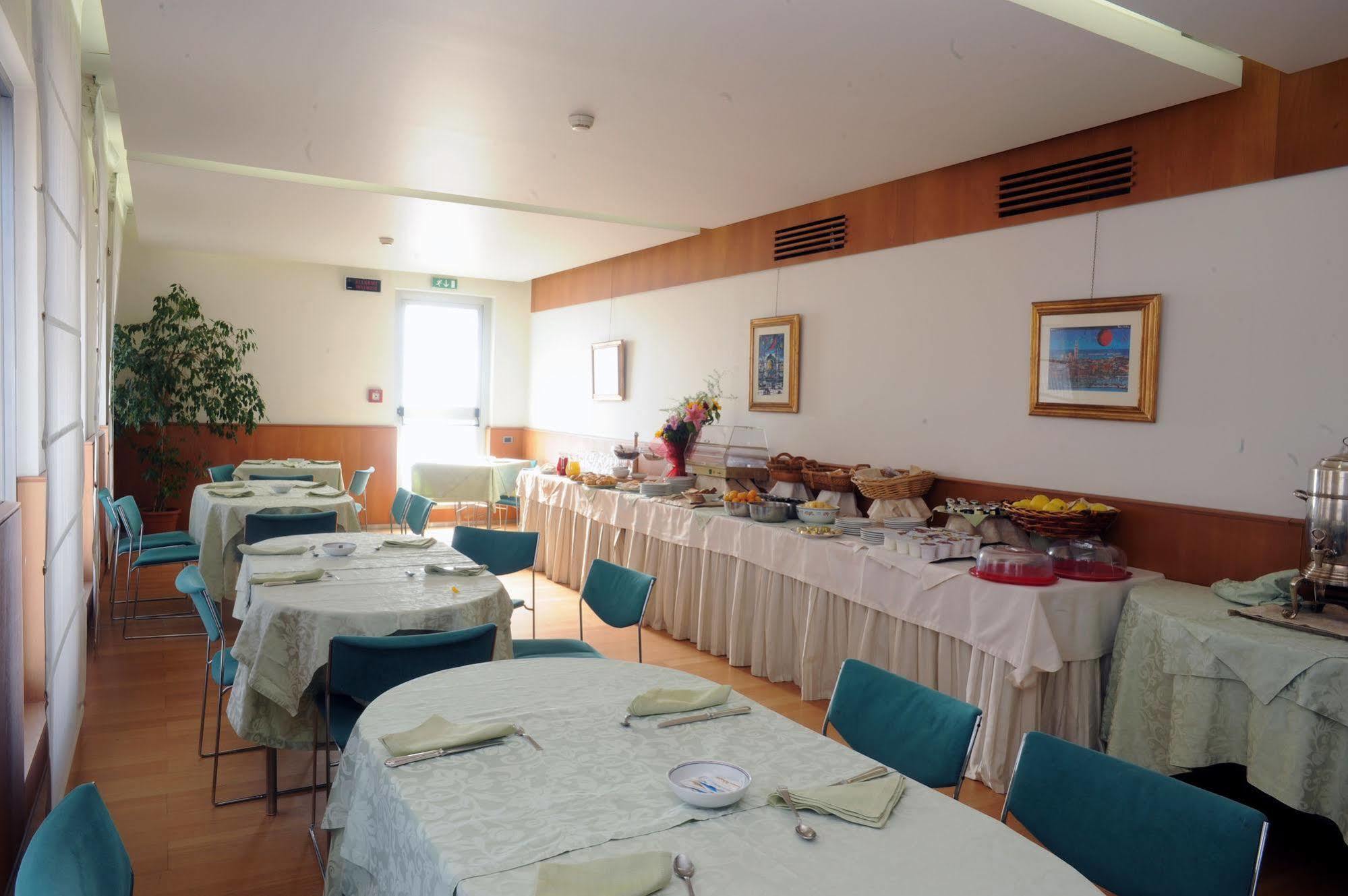 Grand Hotel Leon D'Oro Bari Esterno foto